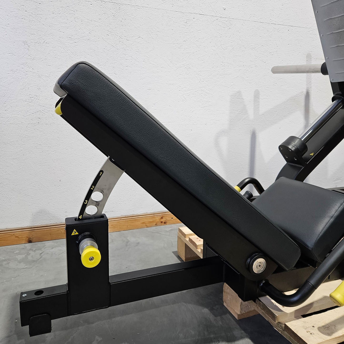 Technogym Pure Strength Linear Leg Press, Plate loaded 45° Beinpresse, Farbe Schwarz, gebraucht, überholter Zustand