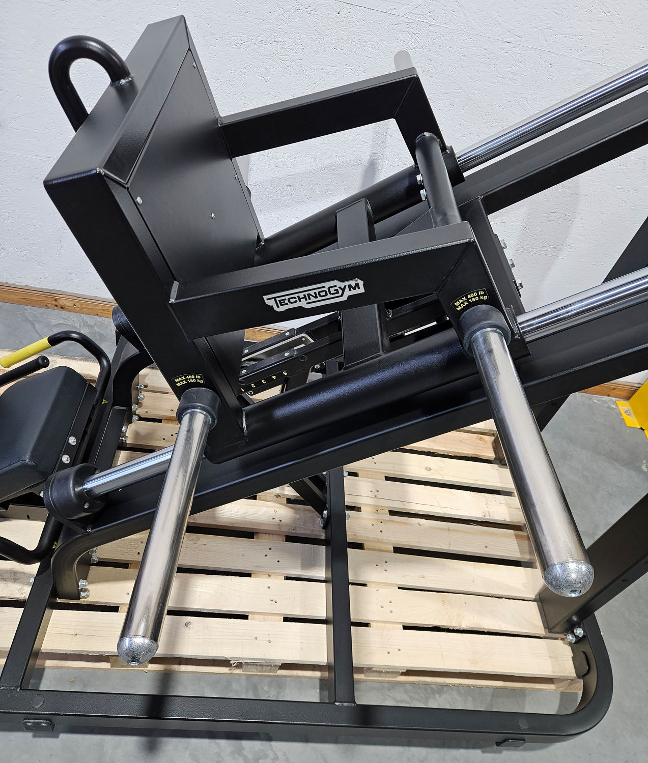 Technogym Pure Strength Linear Leg Press, Plate loaded 45° Beinpresse, Farbe Schwarz, gebraucht, überholter Zustand