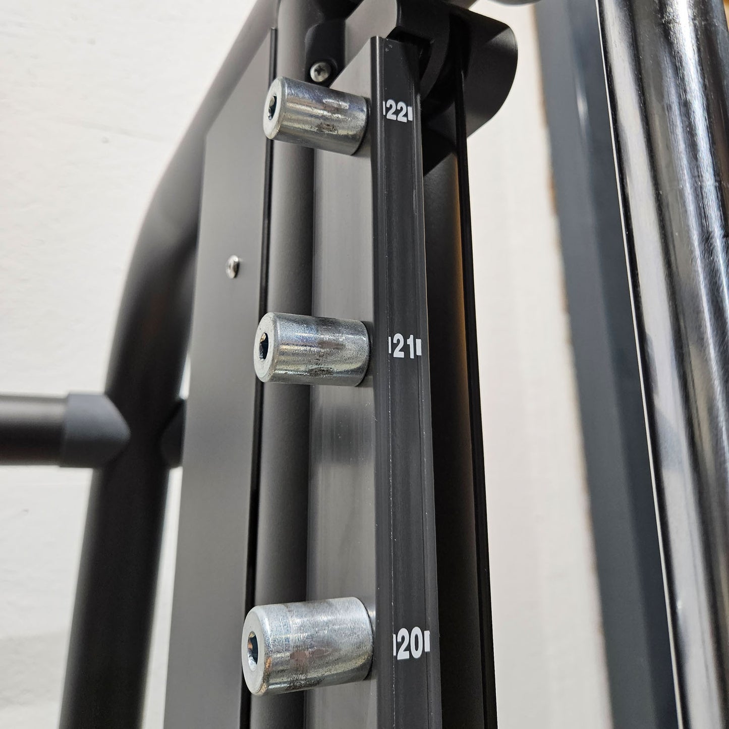 Technogym Multipower Multipresse geführt, Smith Machine, 50mm Scheibenaufnahme, Rahmenfarbe Schwarz, gebraucht - überholter Zustand