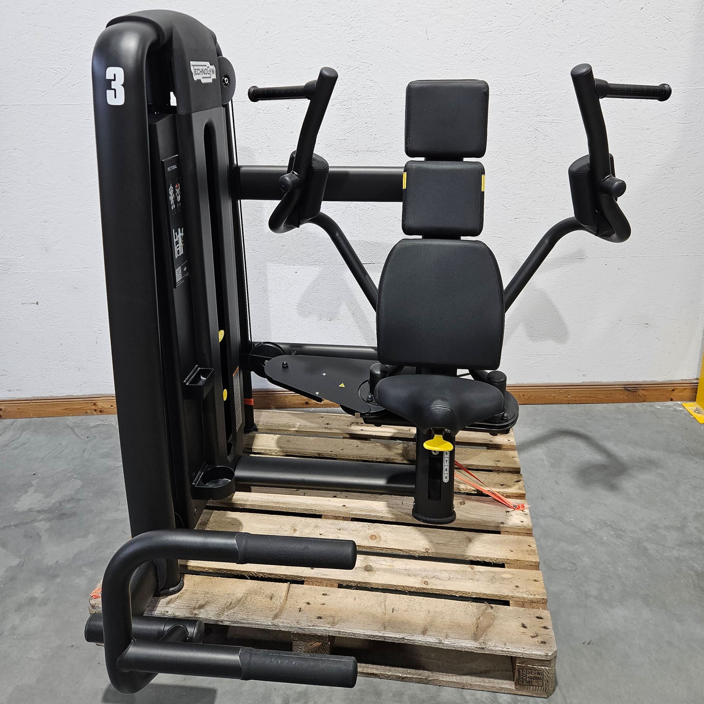 Technogym Selection Pro Pectoral Fly, Butterfly, Pec Fly, Farbe Schwarz, gebraucht, überholter Zustand