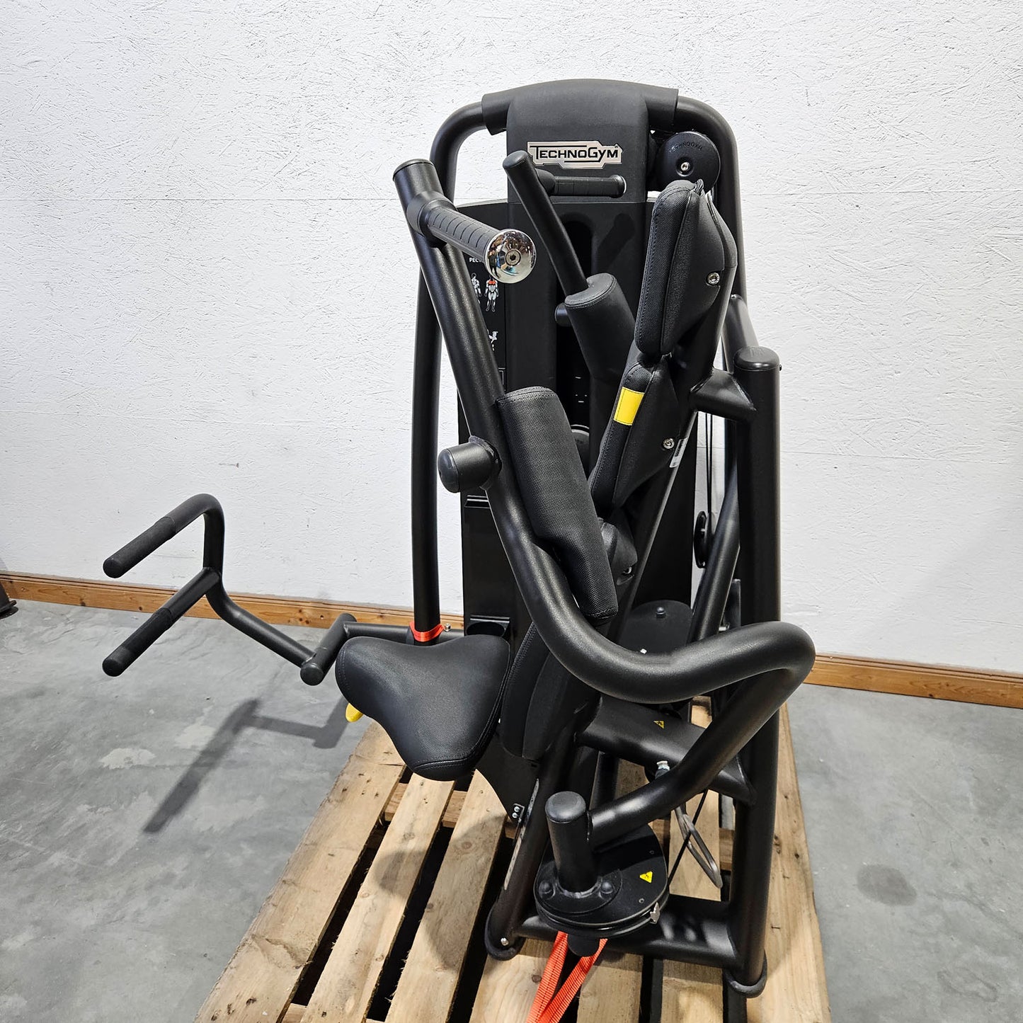 Technogym Selection Pro Pectoral Fly, Butterfly, Pec Fly, Farbe Schwarz, gebraucht, überholter Zustand