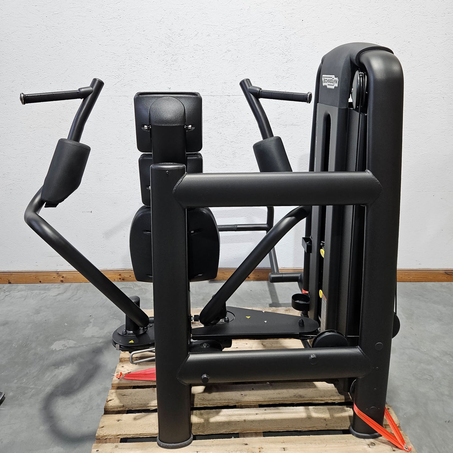 Technogym Selection Pro Pectoral Fly, Butterfly, Pec Fly, Farbe Schwarz, gebraucht, überholter Zustand