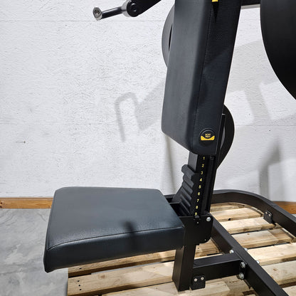 TechnoGym Pure Strength Shoulder Press, Schulterpresse Plate loaded, Farbe Schwarz, gebraucht - überholter Zustand