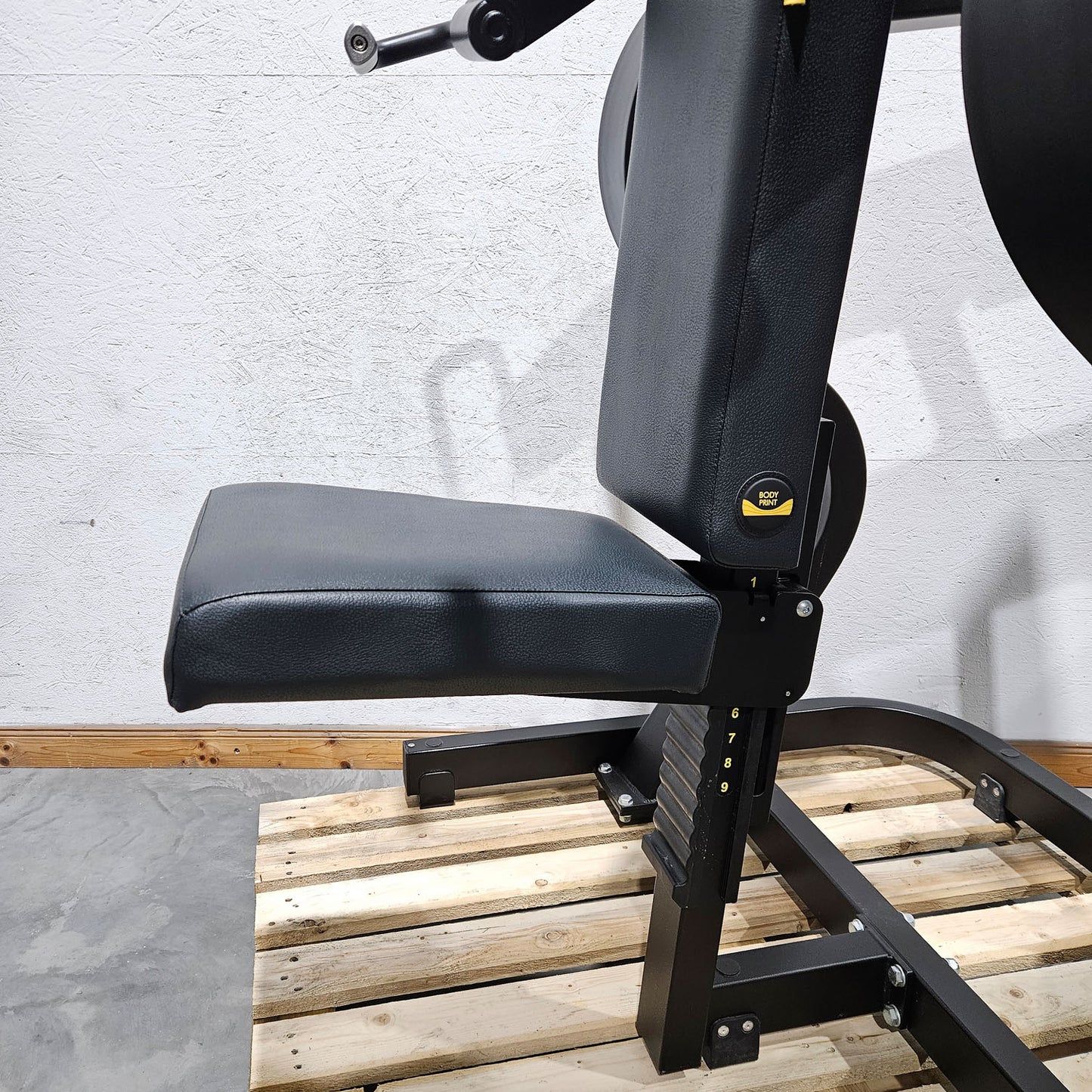 TechnoGym Pure Strength Shoulder Press, Schulterpresse Plate loaded, Farbe Schwarz, gebraucht - überholter Zustand