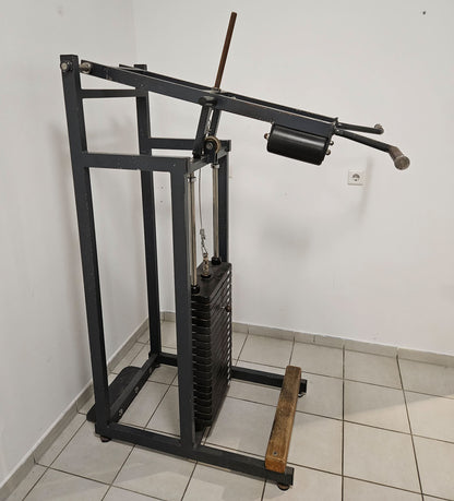 Calf machine standing, 180kg plug-in weights + holder for weight plates, old-school bodybuilding strength equipment, used with signs of wear